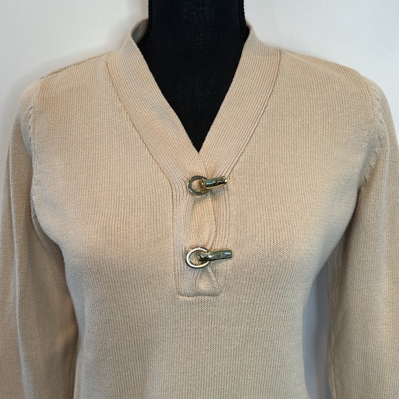 ❤️3/$30 Charter Club Petite Sweater With 2 Gold Clasp Bottons - Picture 2 of 11